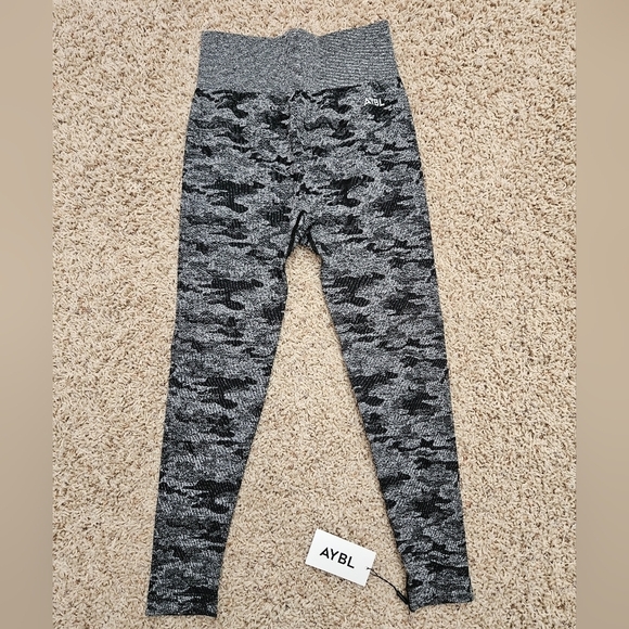 NWT AYBL Evolve Camo Seamless Leggings - medium - Picture 5 of 13